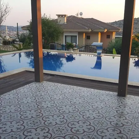 Luex Havuzlu Hotel Çeşme
