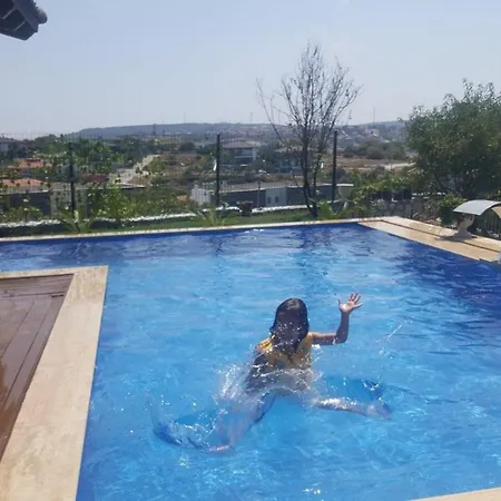 Hotel Luex Havuzlu Çeşme