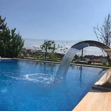 Luex Havuzlu Çeşme
