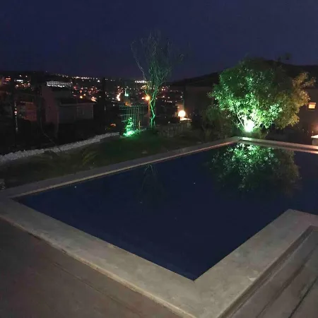 Luex Havuzlu Çeşme