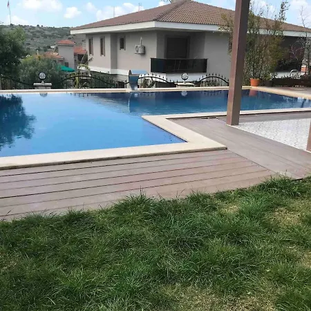 Luex Havuzlu *