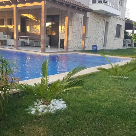 Luex Havuzlu Hotel *