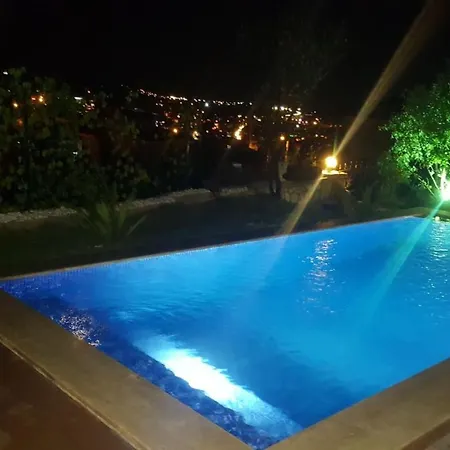 Luex Havuzlu Hotel *