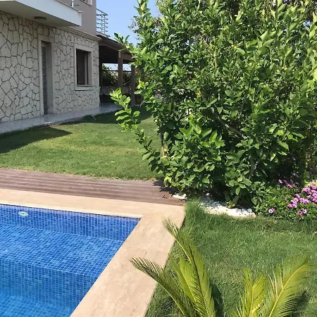Luex Havuzlu Hotel Çeşme